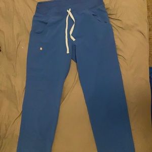 Figs Casma Scrub top, Figs Kade Cargo bottoms